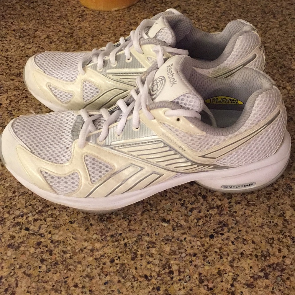 Reebok smooth fit sneakers SZ 7